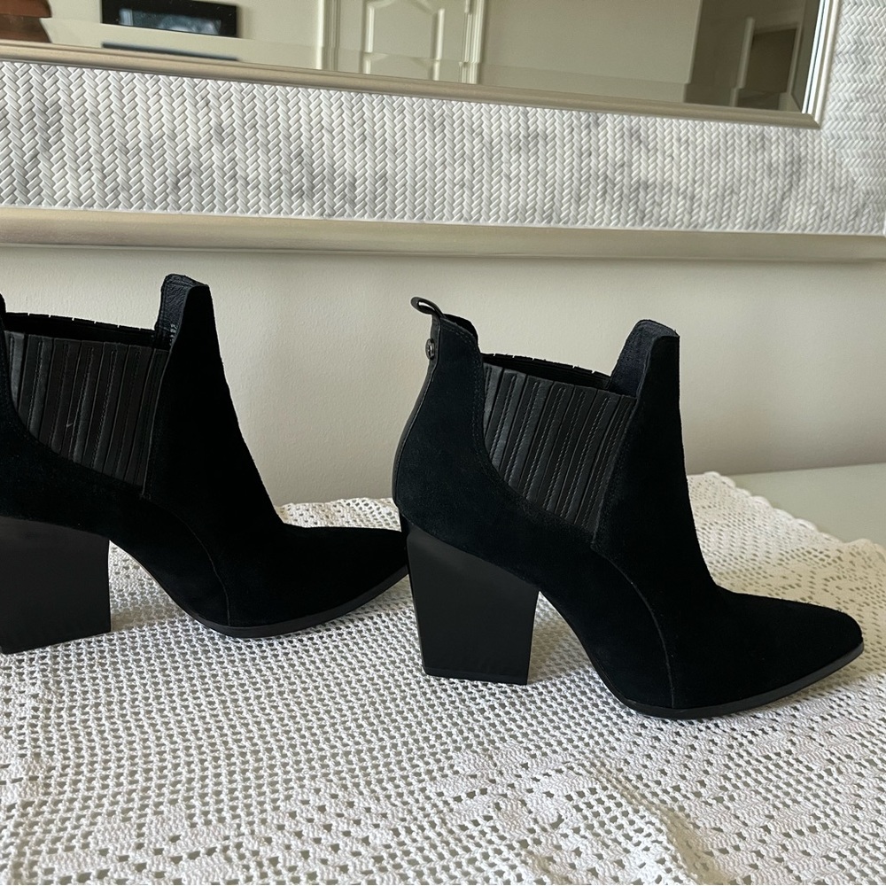 Donald Pliner black suede bootie size 9M